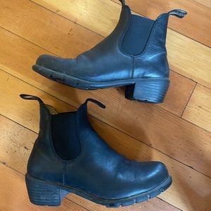 Blundstone heeled boots black size 8